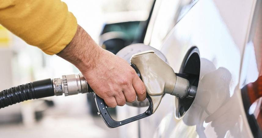 中油宣布自24日起，國內汽柴油各調降0.1元。（示意圖／pixabay）